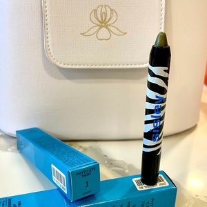 Phyto-Eye Twist is an all-in-one eye make-up solution: eye shadow + eyeliner.